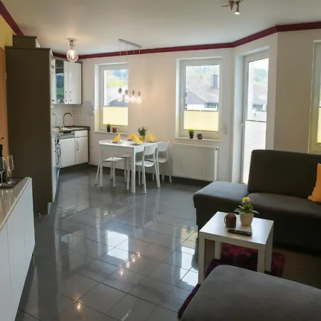 Mit Balkon Und Toller Aussicht, Cleaning Included Appartement