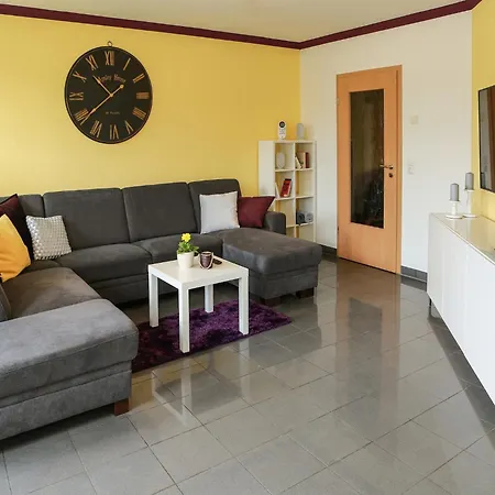 Mit Balkon Und Toller Aussicht, Cleaning Included *